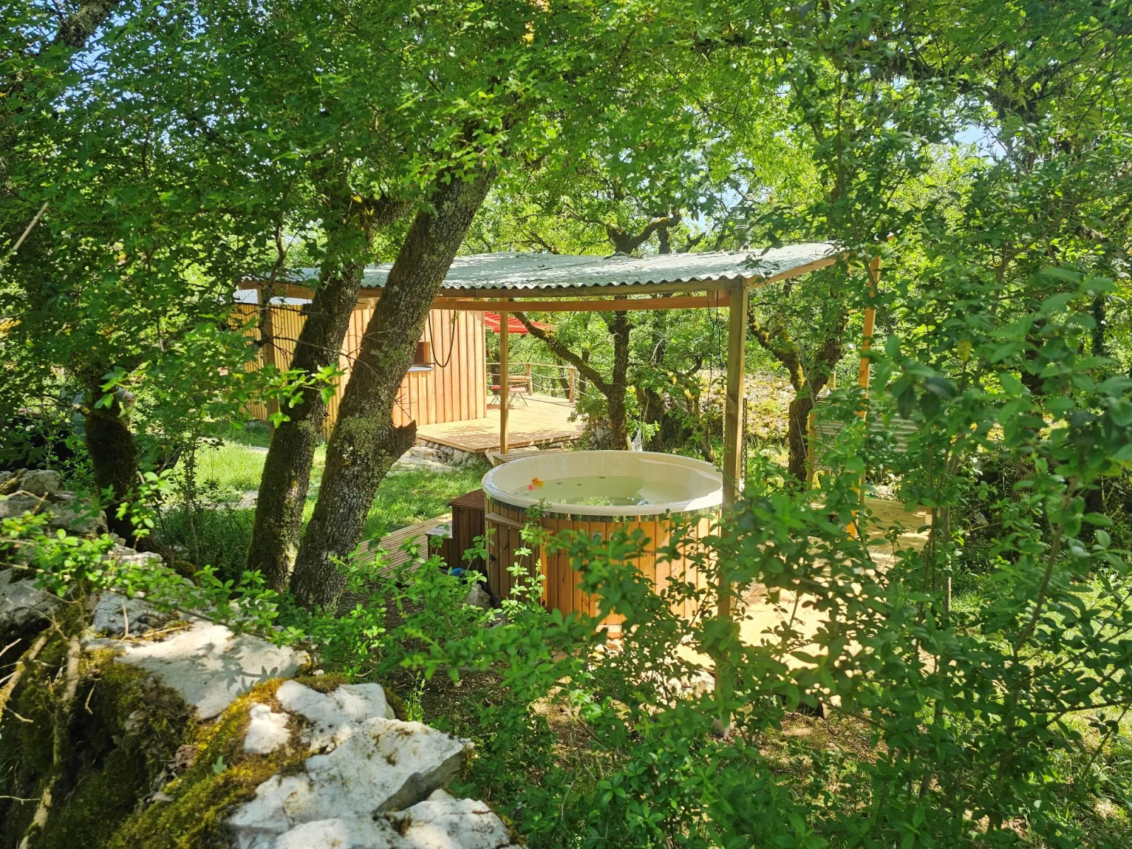 La Nuitée Belle, cabane à Cénevières