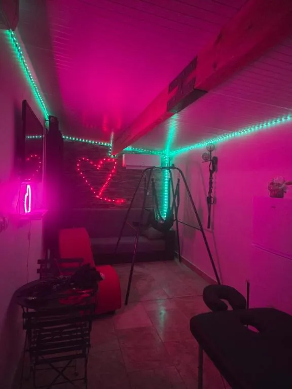Les Plaisirs Partagés, love room à Arles