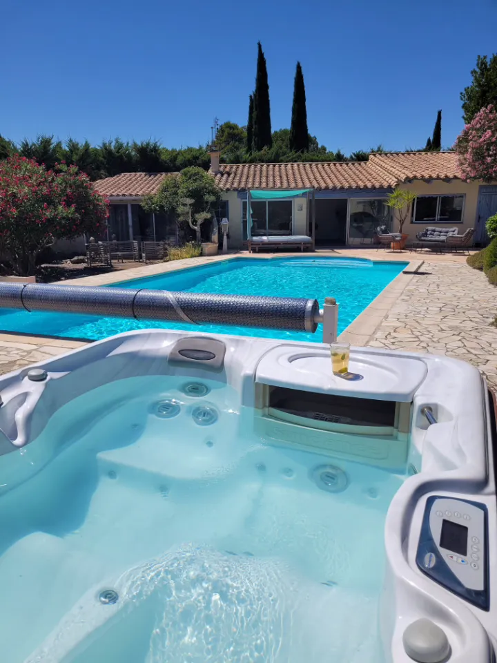 Le Mas Blanc, suite avec spa à Malves-en-Minervois