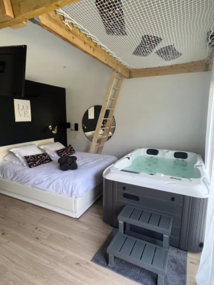 Pura Vida Garden, suite avec spa à Auteuil-le-Roi