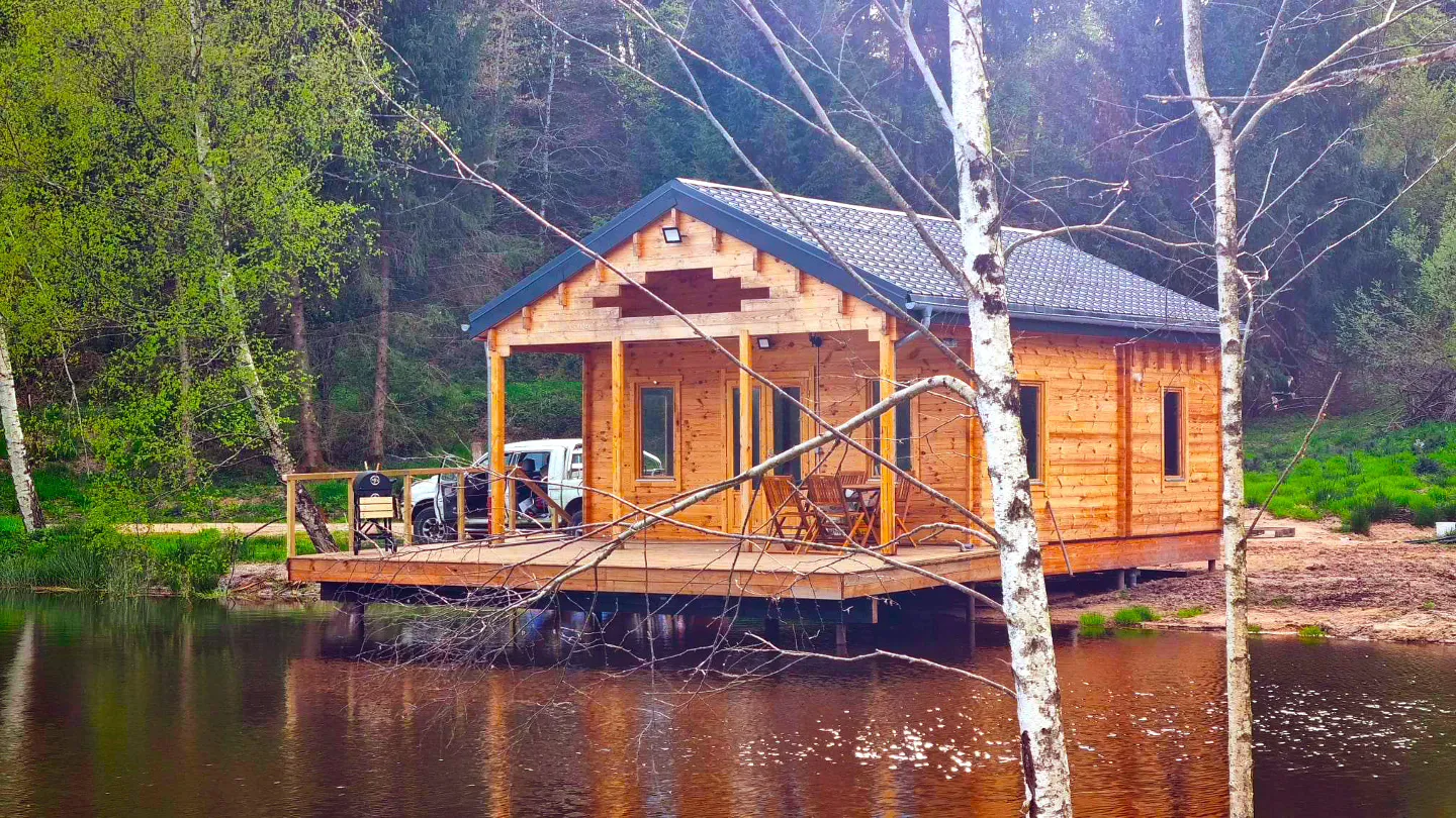 Cabane du lac de Chaumeçon à Saint-Martin-du-Puy, photo 6