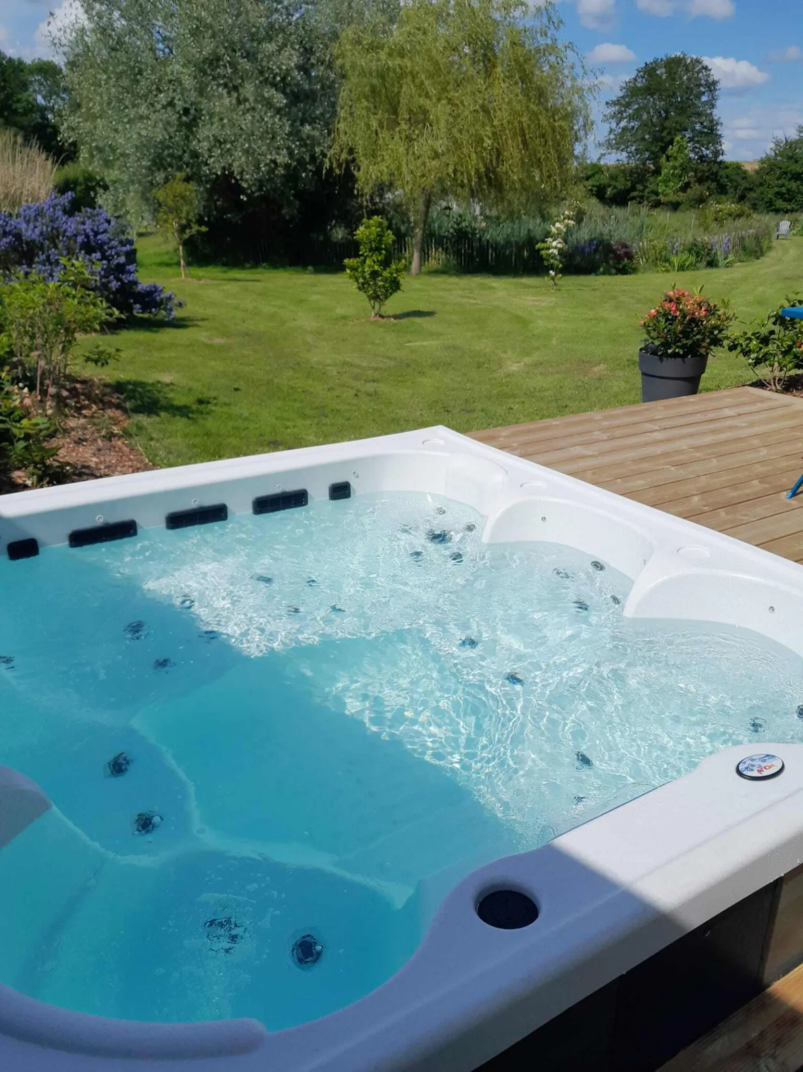 Le Petit Gîte dans notre Jardin, suite avec spa à Bonchamp-lès-Laval