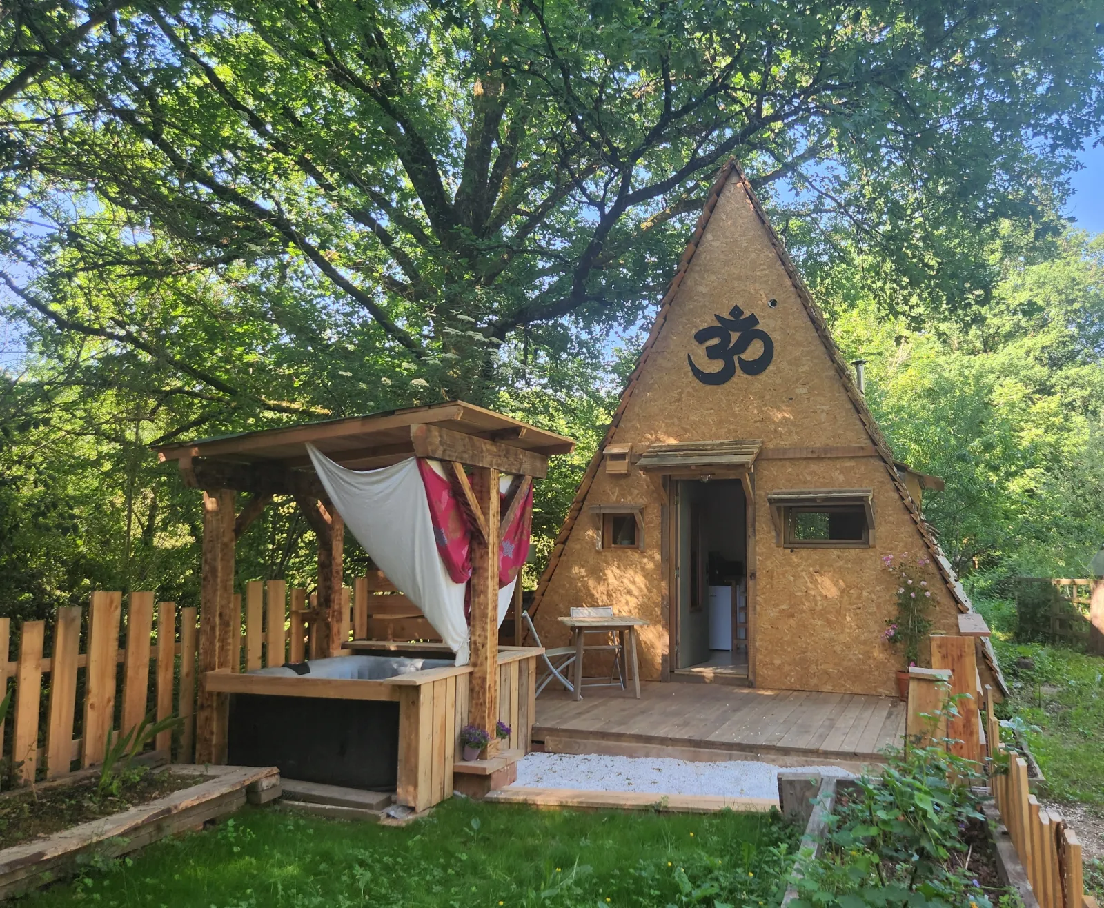 Cabane du Moulenc, cabane à Mont-Roc