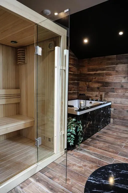 Le Premium, suite avec spa à Pontavert