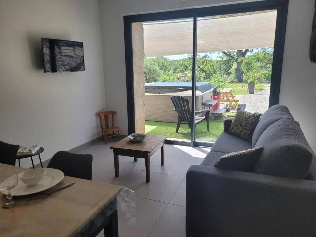 Le Gîte Paisible, suite avec spa à Couzon