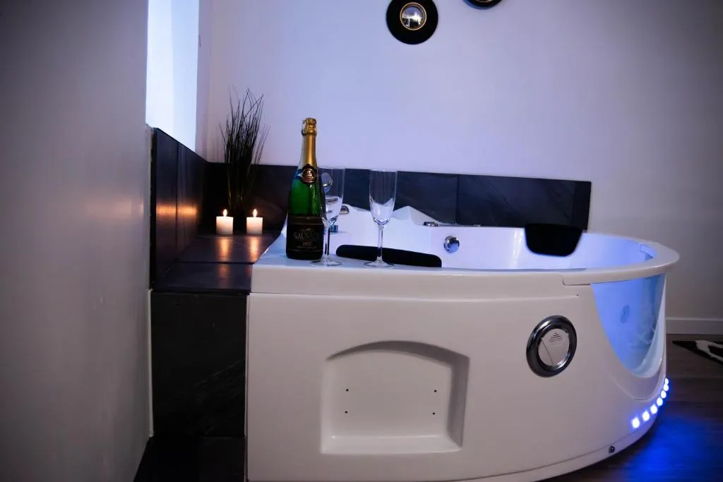 Suite Balnéo à Moulins, photo 6