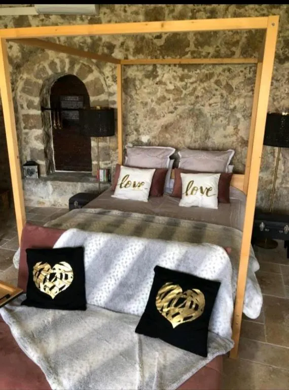 La Chambre Jacuzzi à La Roquette-sur-Var, photo 2