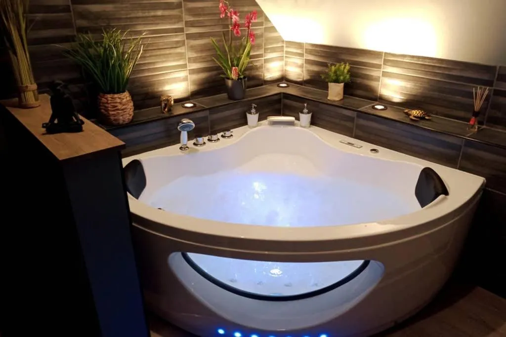 L'Évasion Balnéo, suite avec spa à Sainte-Savine