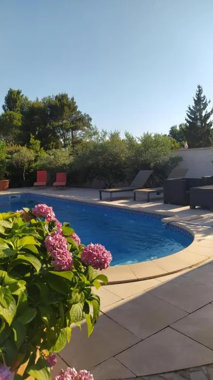 Gîte jacuzzi, suite avec spa à Graveson