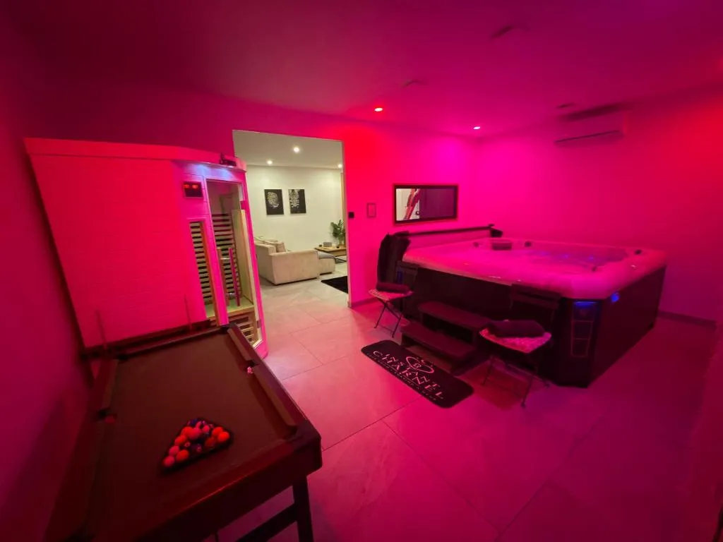 Sauna et jacuzzi à Istres, photo 7
