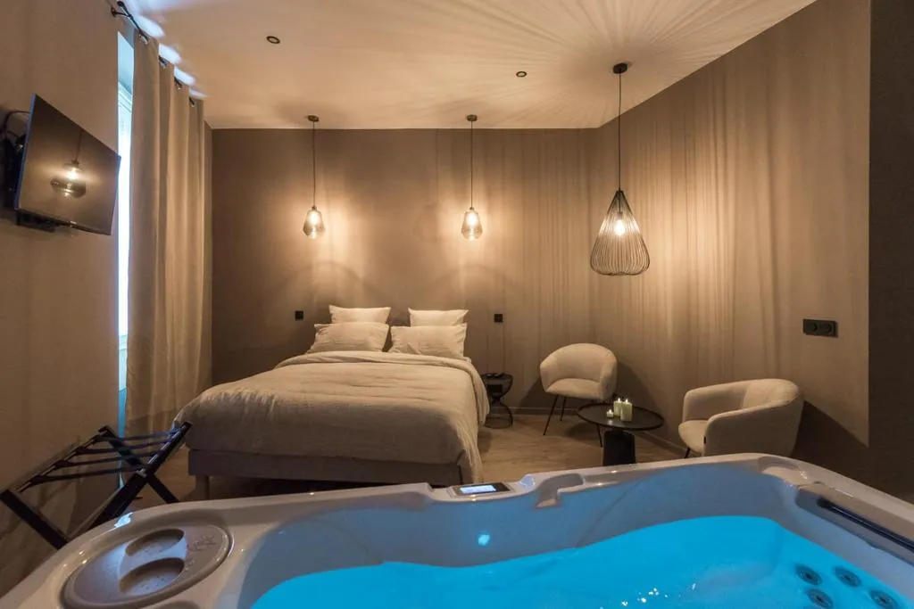 Suite Jacuzzi de la Corniche, suite avec spa à Marseille