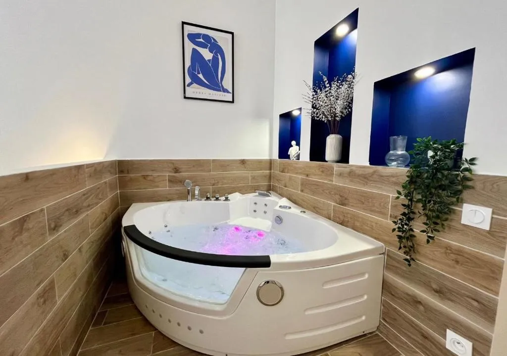 Suite balnéo Sainte-Thérèse, suite avec spa à Marseille