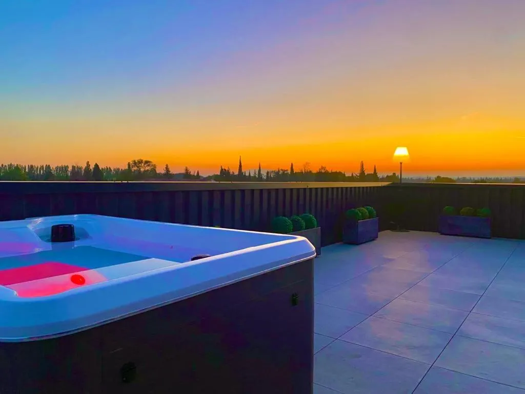 Roof top jacuzzi, suite avec spa à Saint-Rémy-de-Provence