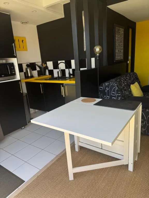 Au 29 - Une maisonnette avec jacuzzi et patio à Longèves (Charente-Maritime) à Longèves, photo 7