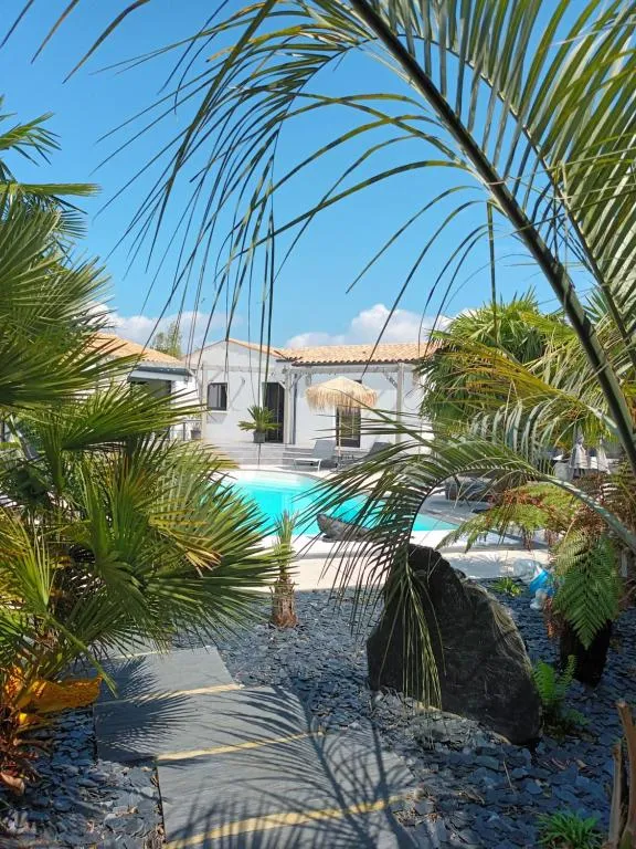 Douceur d'Ô, suite avec spa à Saint-Laurent-de-la-Prée