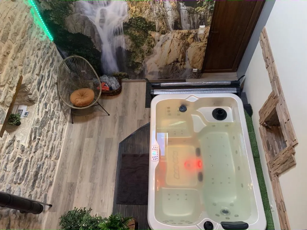 Petite maison de Savigny, suite avec spa à Savigny-sous-Mâlain