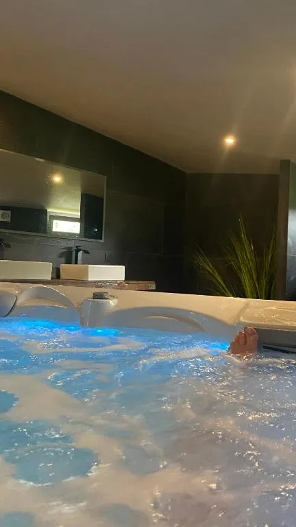 Les murmures de l'eau, suite avec spa à Lannion