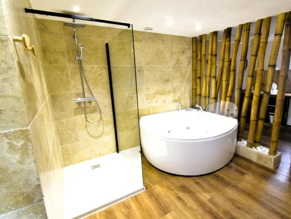 Love & Zen, suite avec spa à Verneuil d'Avre et d'Iton