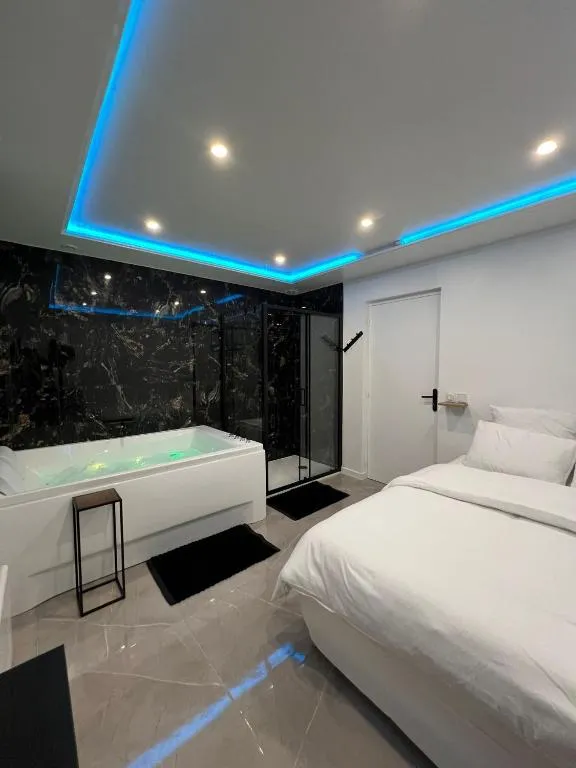 Suite Prestige Balnéo, suite avec spa à Dreux