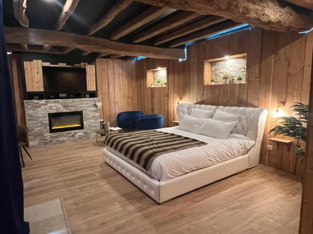 La Petite Maison au Jacuzzi à Faverolles, photo 2