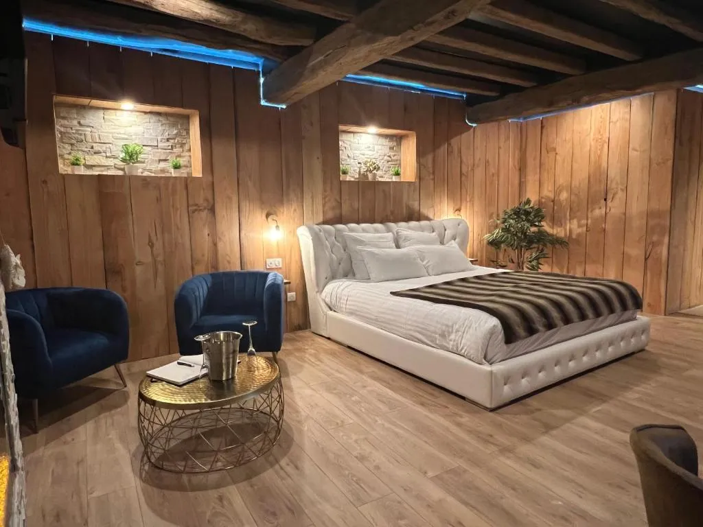 La Petite Maison au Jacuzzi à Faverolles, photo 6