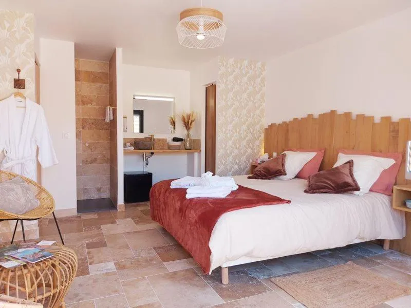 Le Clos de la Montignoise, suite avec spa à Montigny-le-Chartif
