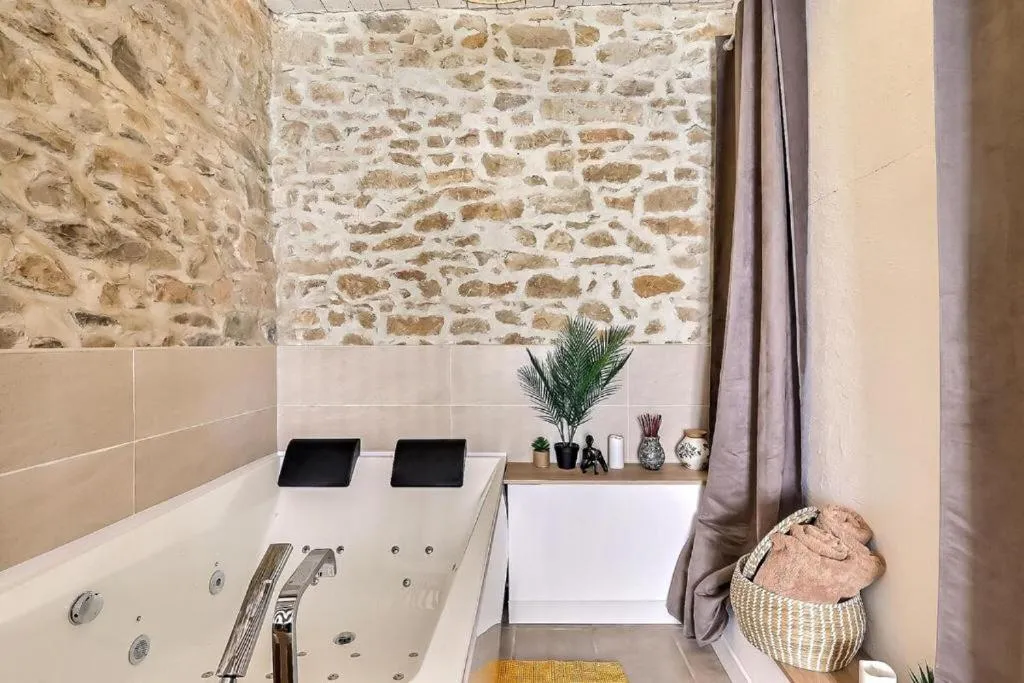 Jacuzzi de Charme à Nîmes, photo 3
