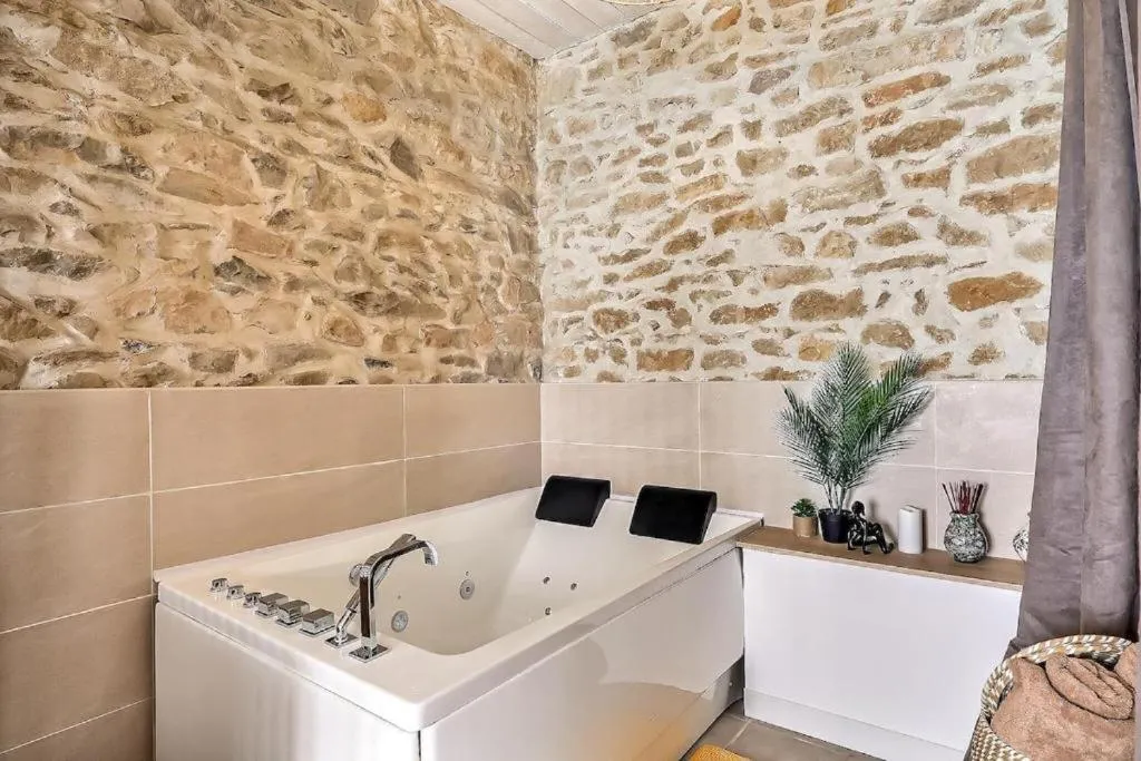 Jacuzzi de Charme à Nîmes, photo 7