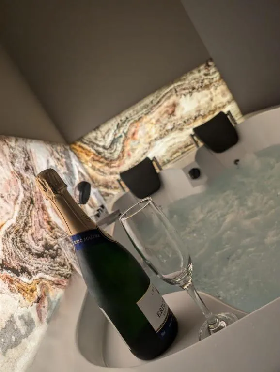La Suite Jacuzzi à Vergèze, photo 3