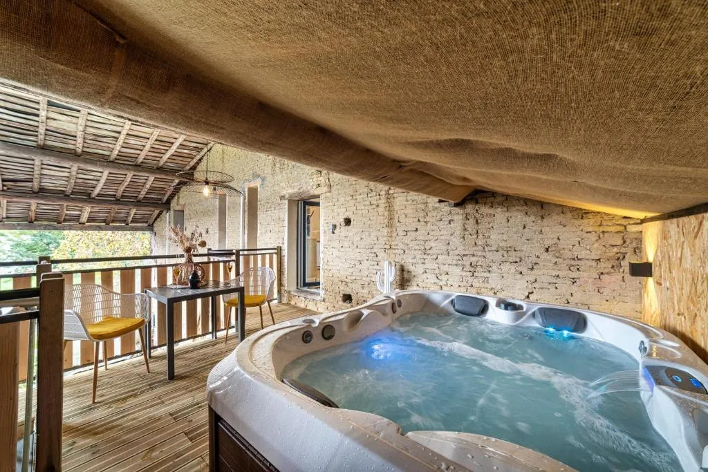 Suite de l'Oliveraie, suite avec spa à Castelnau-d'Estrétefonds
