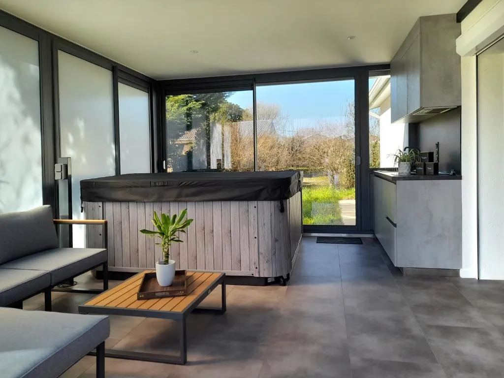 La Suite Piscine et Spa, suite avec spa à Saint-Médard-en-Jalles