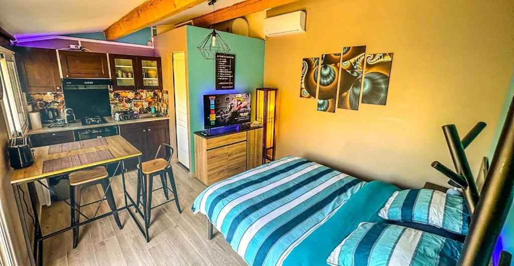 La Maisonnette Jacuzzi, suite avec spa à Sussargues