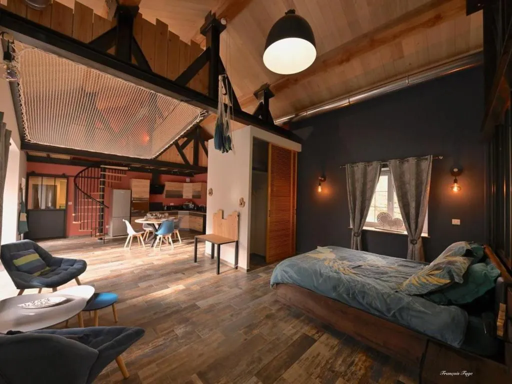 Loft Industriel Spa à Marigny-Marmande, photo 2