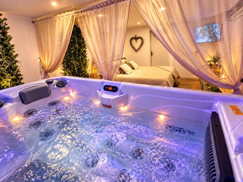 Le Bain des Violettes, suite avec spa à Dole
