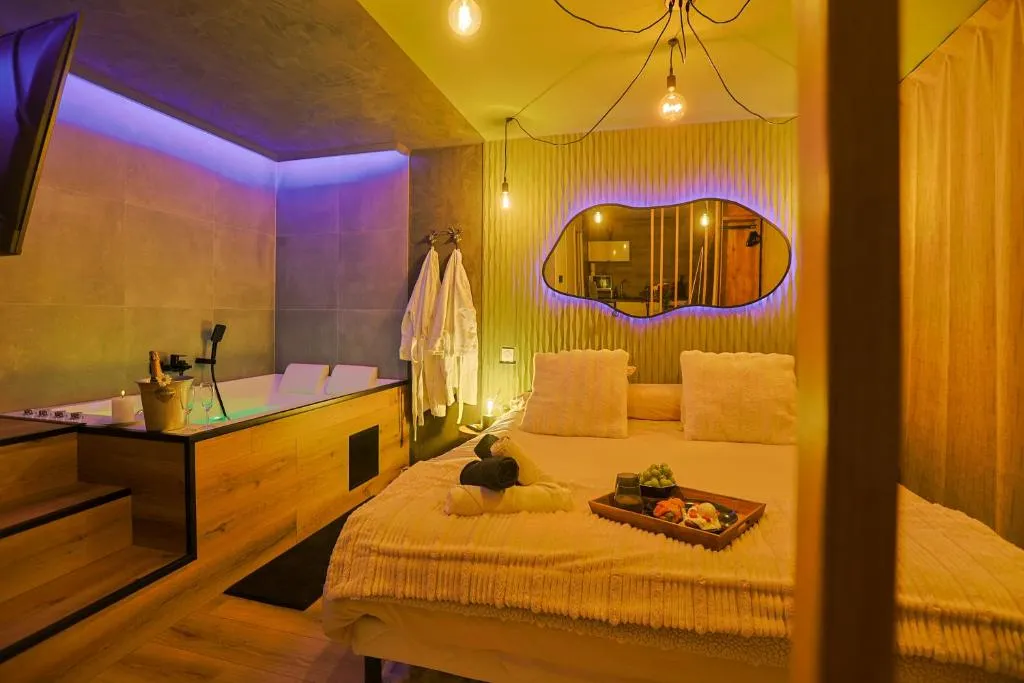 Ambiance Chalet Jacuzzi à Saint-Étienne, photo 3