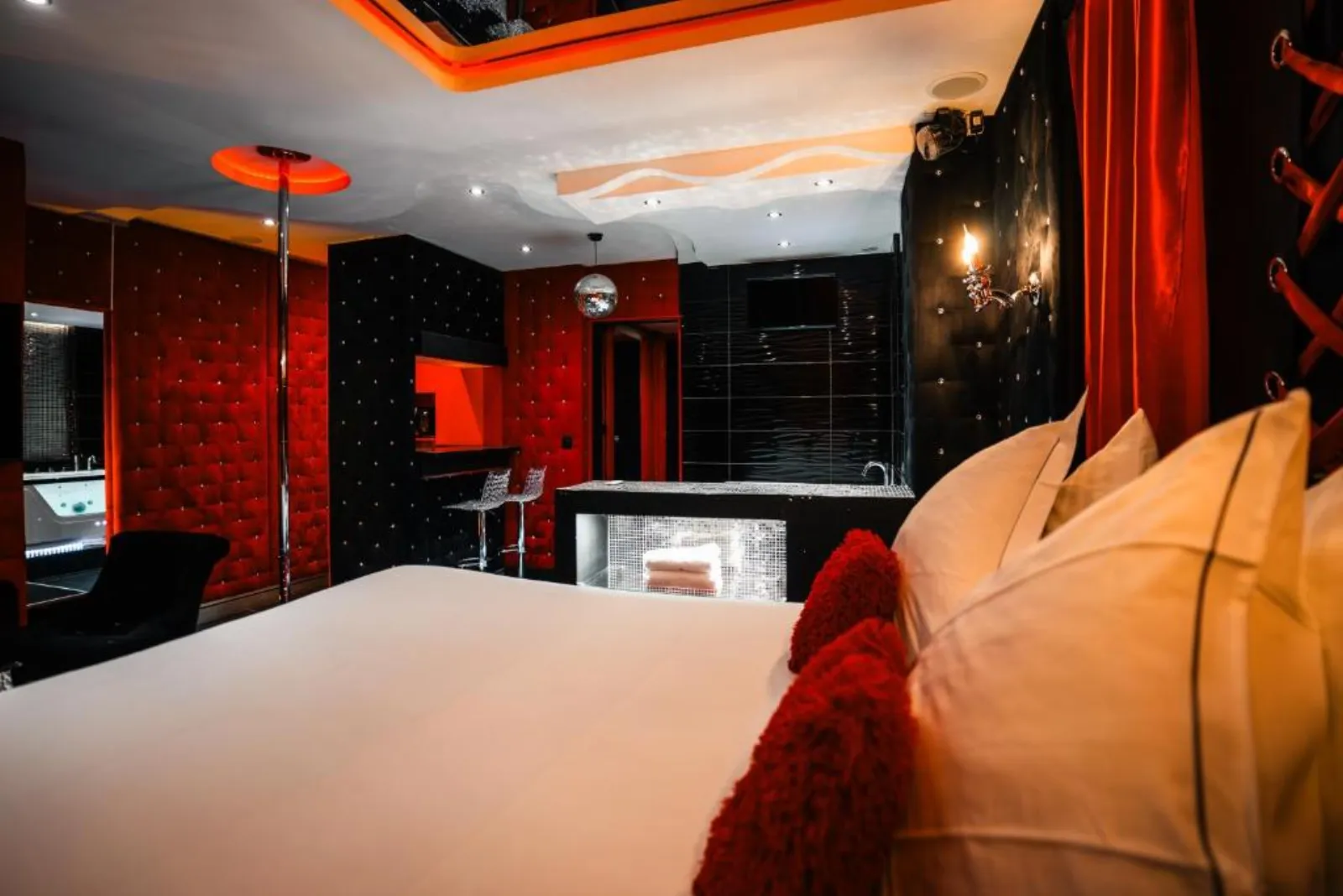 Le Cabaret Vip Spa à Lyon, photo 4