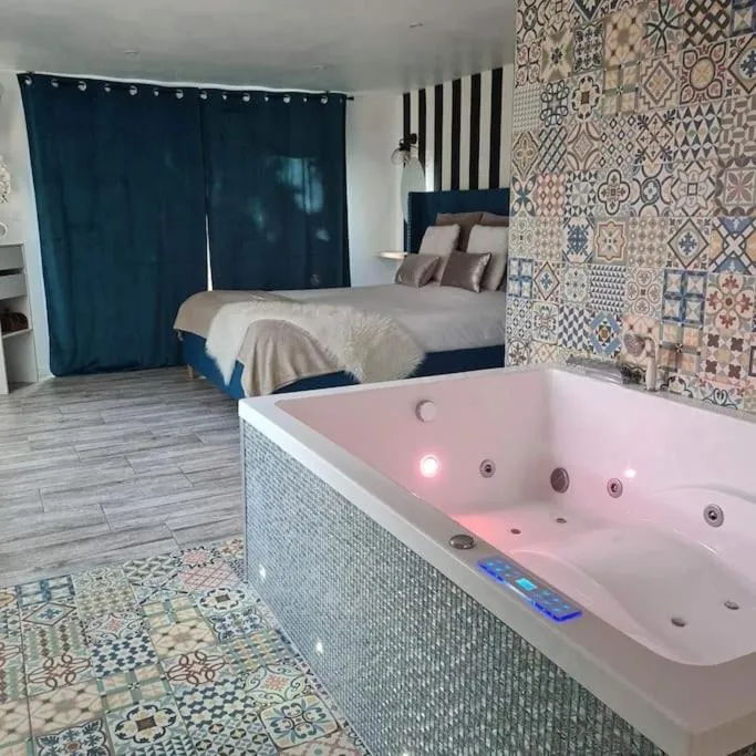 L'Appart du Grand Bois, suite avec spa à Montreuil-sur-Loir