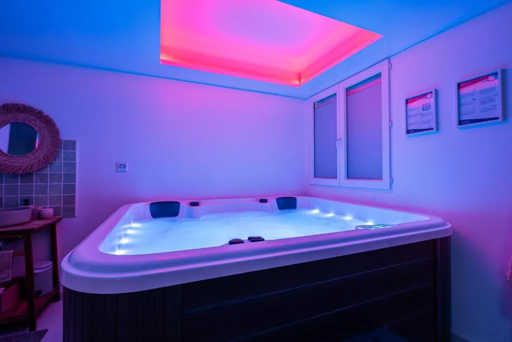 L'Appartement Gemmois Jacuzzi, suite avec spa à Sainte-Gemmes-sur-Loire