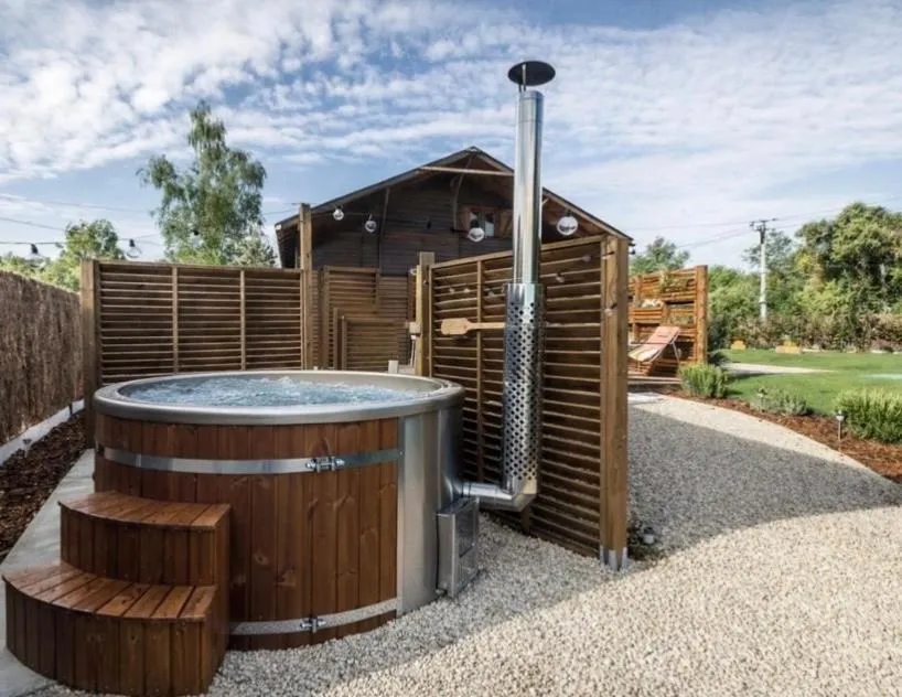 Le Chalet Nordique de Prouilly, suite avec spa à Prouilly