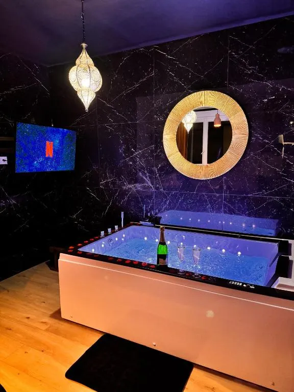 L'Appartement Ponsardin, suite avec spa à Reims