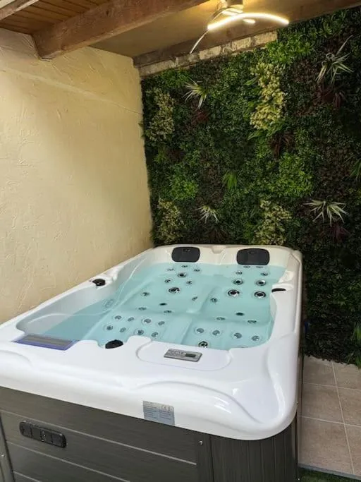La Luxury Room, suite avec spa à Bar-le-Duc