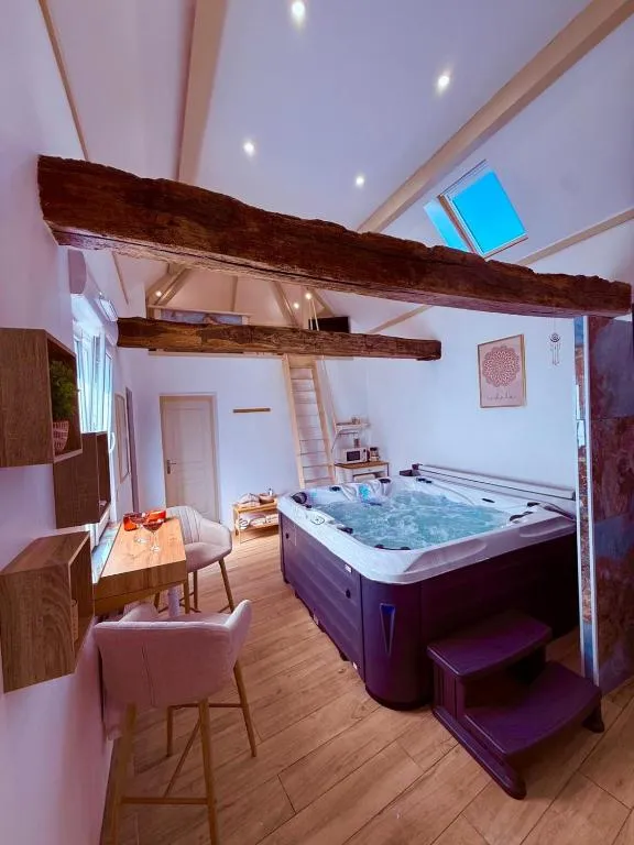 La Mezzanine, suite avec spa à Bellaing