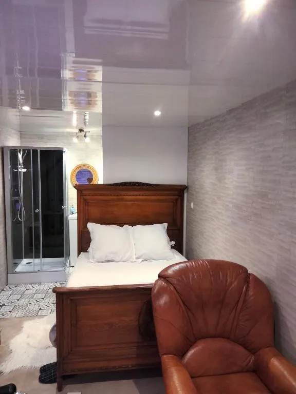 La Chambre Jacuzzi à Amblainville, photo 2