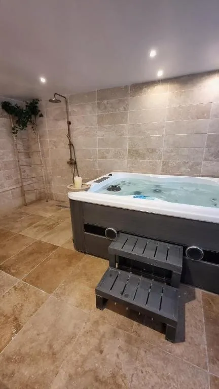 Nalan Orrygeois, suite avec spa à Orry-la-Ville