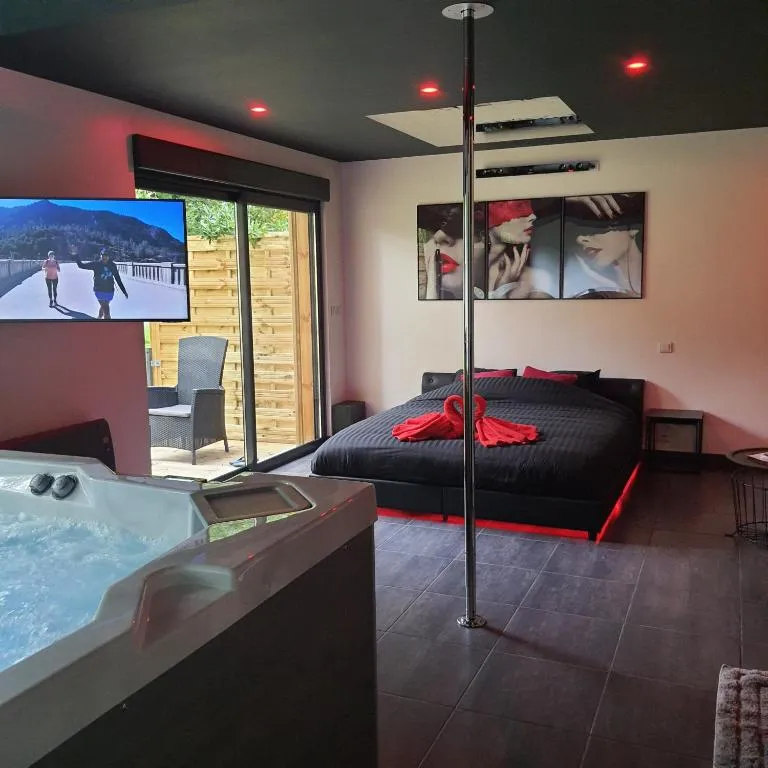 Au Prélasse, suite avec spa à Annequin