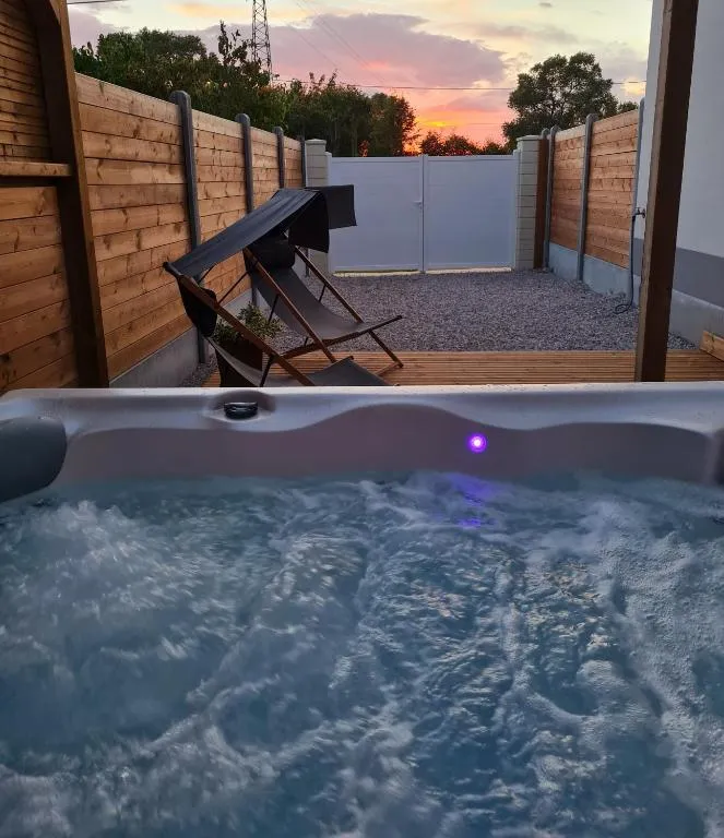 A Fleur de Spa, suite avec spa à Coulogne