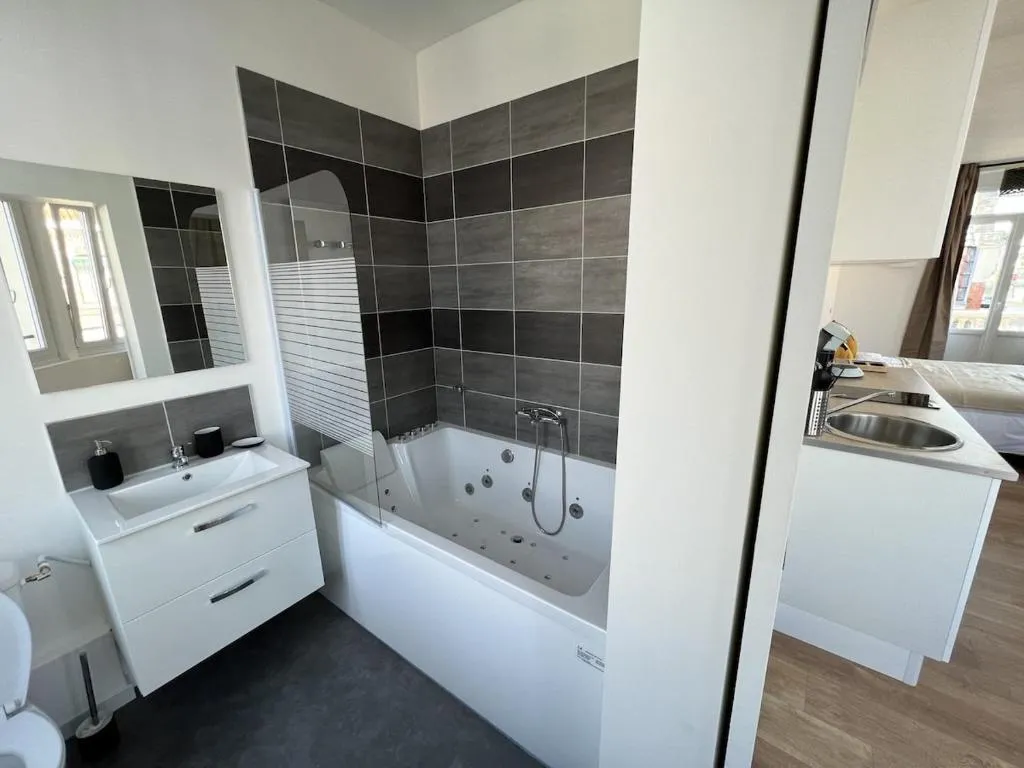 Suite Balnéo de Liévin à Liévin, photo 6