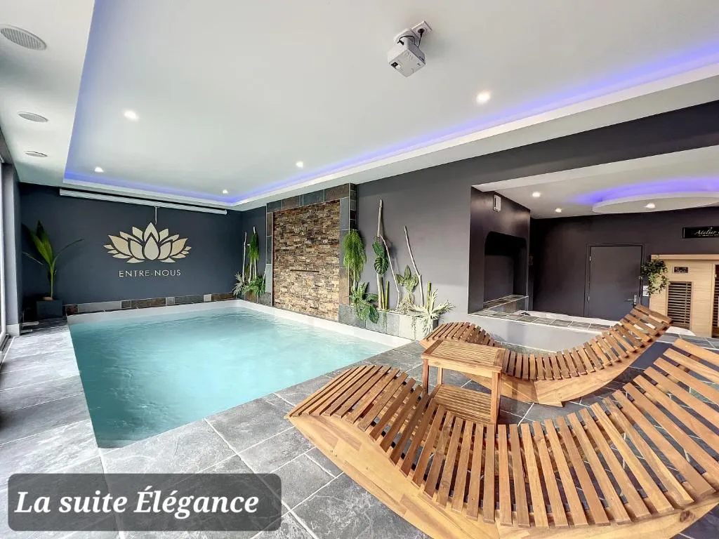 Suite Spa et Piscine de Louches, suite avec spa à Louches