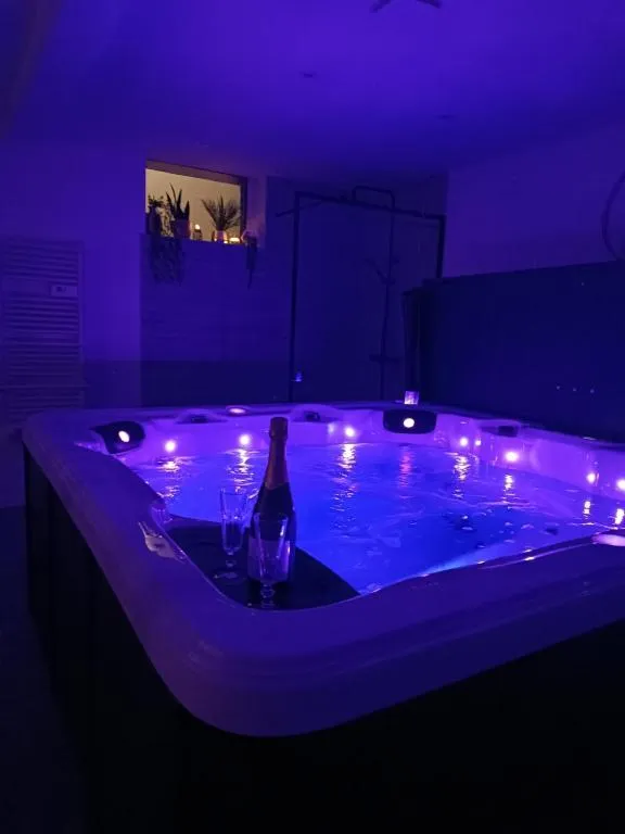 La Réserve, suite avec spa à Noyelles-sous-Bellonne
