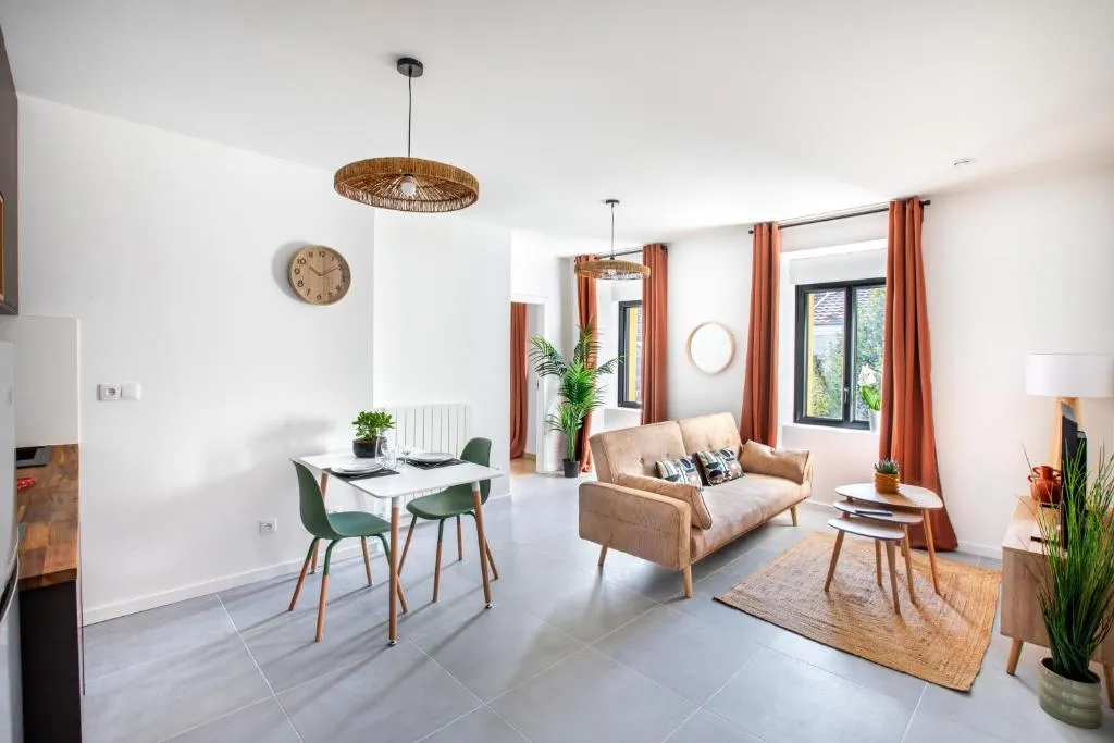 Le Saule Côté Jardin, suite avec spa à Mulhouse